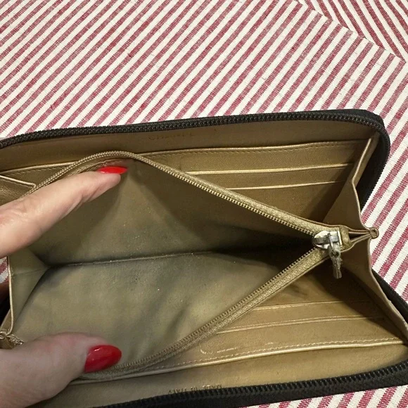 Chanel Camillia calfskin zip wallet. - Picture 9 of 12